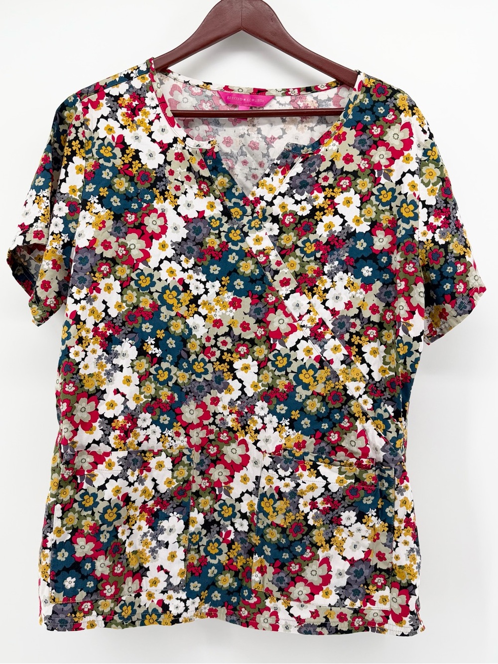Beyond Scrubs Women’s XL Floral Mock Wrap Split V-Neck Scrub Top Short Sleeve